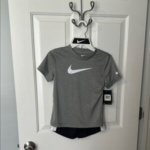 Nike NWT Boys 2-Piece Set